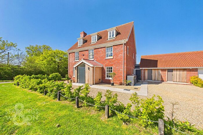 5 Bedroom Detached House For Sale In Gudgeon Road, Mulbarton, Norwich, NR14