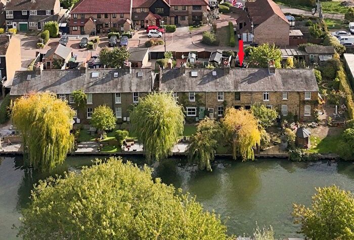 2 Bedroom Terraced House For Sale In Riverside Cottages, Stanstead Abbotts, SG12