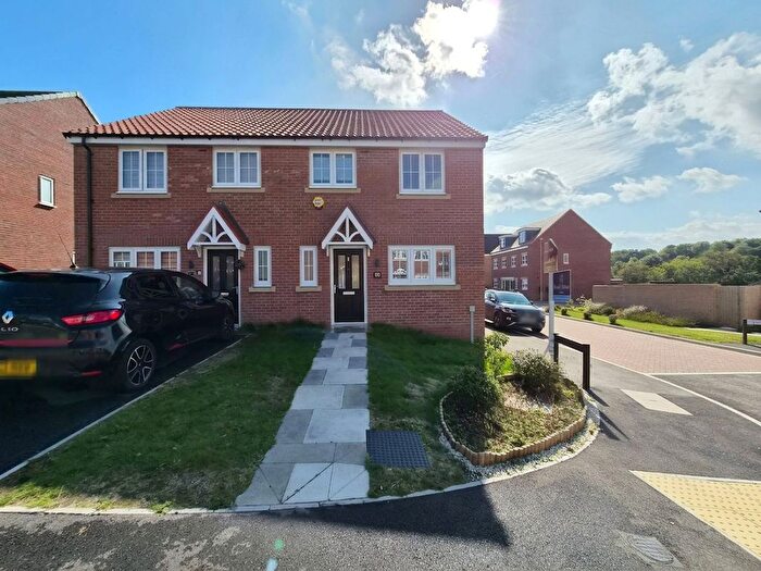 3 Bedroom Semi-Detached House For Sale In Beckside Way, Scarborough, YO13