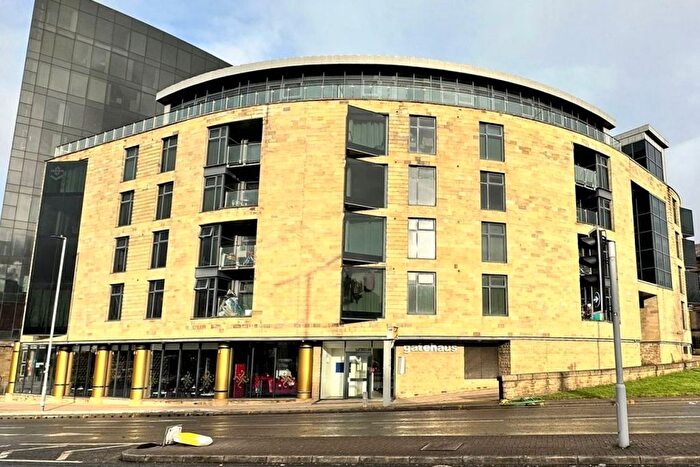 2 Bedroom Flat For Sale In Leeds Road, Bradford, BD1