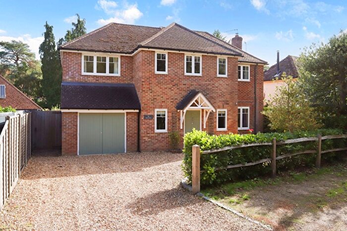 4 Bedroom Detached House To Rent In Sandy Lane, Rushmoor, Farnham, GU10
