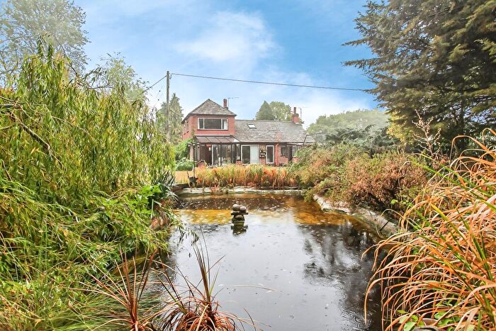 2 Bedroom Detached Bungalow For Sale In Beausale Lane, Warwick, CV35