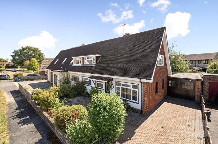 3 Bedroom Semi-Detached House For Sale In Gloucester Close, Petersfield, Hampshire, GU32