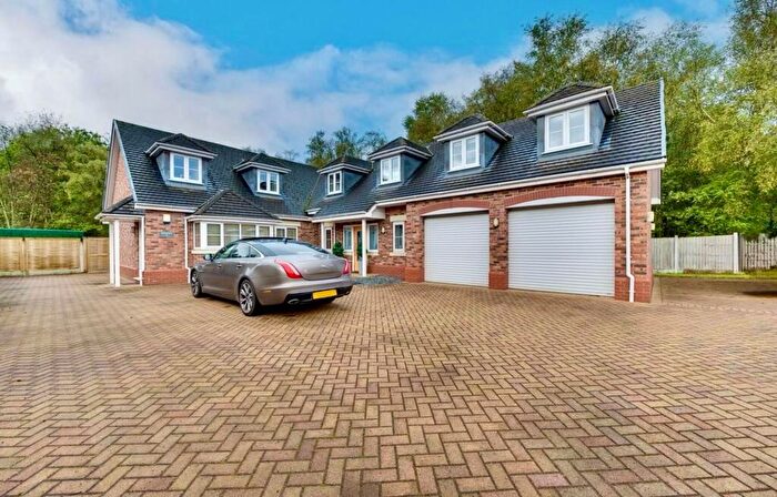 5 Bedroom Detached House For Sale In Rowan Place, Somerford, CW12