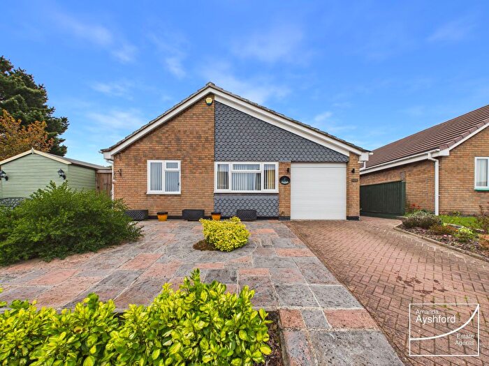 2 Bedroom Detached Bungalow For Sale In Sharpitor Close, Paignton, TQ3
