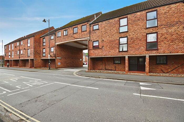 2 Bedroom Flat For Sale In Elm Tree Court, Cottingham, HU16
