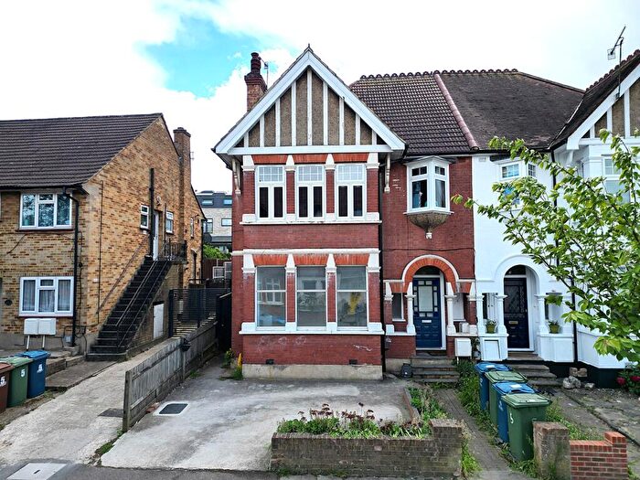 3 Bedroom Flat To Rent In Cunningham Park, Harrow, Middlesex, HA1