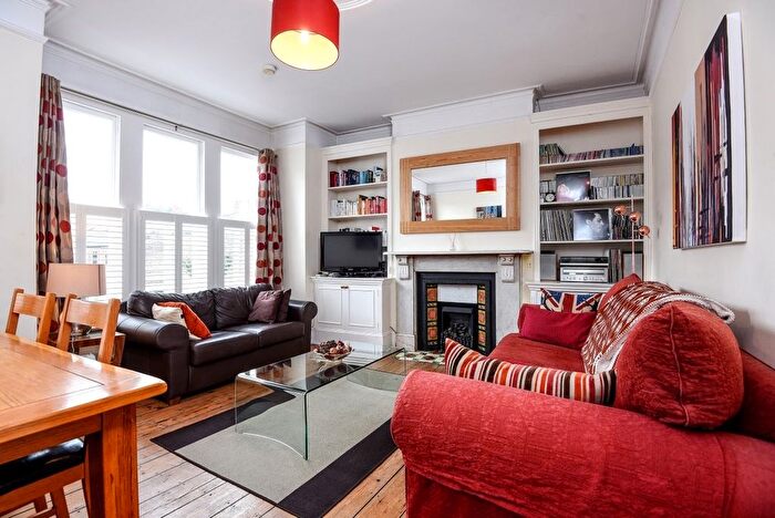 3 Bedroom Flat For Sale In Voltaire Road, Clapham, London, SW4