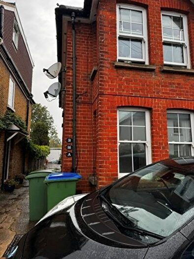 1 Bedroom Flat To Rent In Green Lane, Hersham, Walton On Thames, KT12