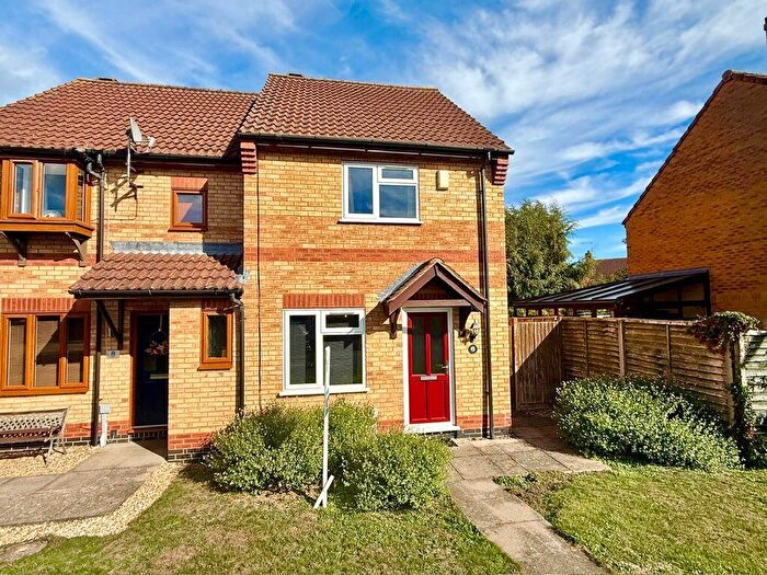 2 Bedroom Semi-Detached House For Sale In Modern Semi - Good Size Garden, PE10