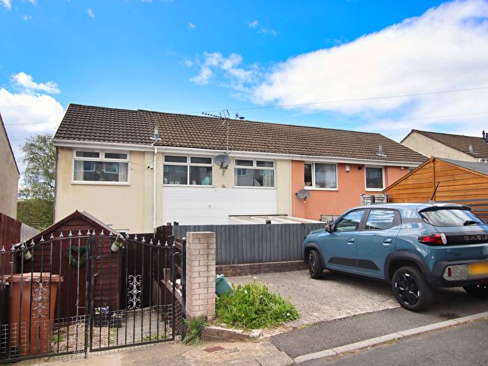 4 Bedroom Semi-Detached House For Sale In St. Annes Gardens, Maesycwmmer, CF82
