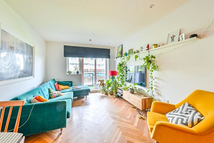 2 Bedroom Flat For Sale In Leamore Court, Meath Crescent, London, E2