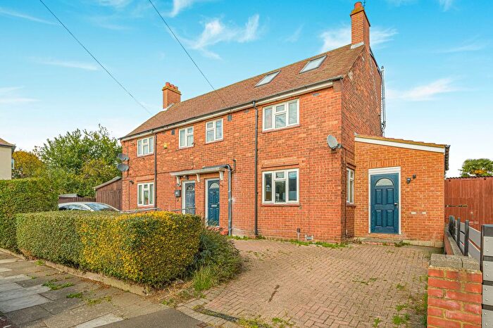 4 Bedroom Semi-Detached House For Sale In Beech Avenue, Brentford, TW8