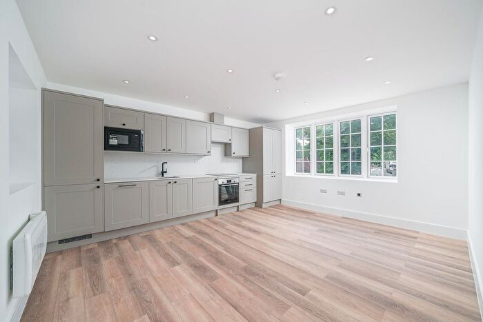 2 Bedroom Flat To Rent In Hampton Court Road, Kingston Upon Thames, KT1