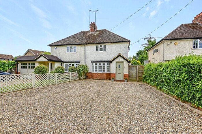 4 Bedroom Semi-Detached House For Sale In Colemans Moor Road, Woodley, Reading, Berkshire, RG5
