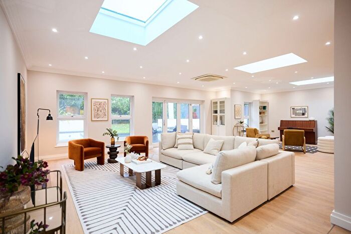 5 Bedroom Semi-Detached House For Sale In Hillside Road, London, SW2