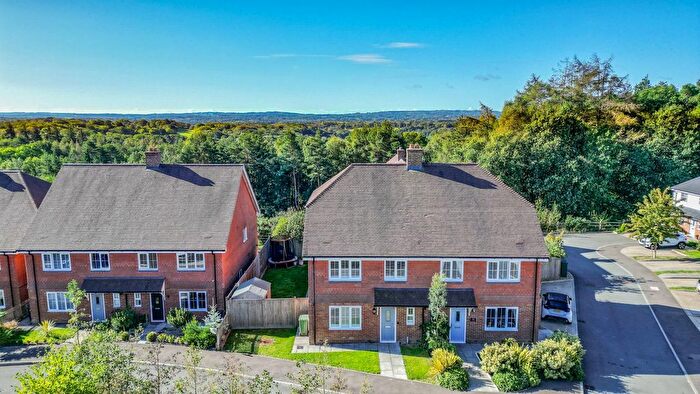 4 Bedroom Semi-Detached House For Sale In Corner Farm Close, Flimwell, TN5