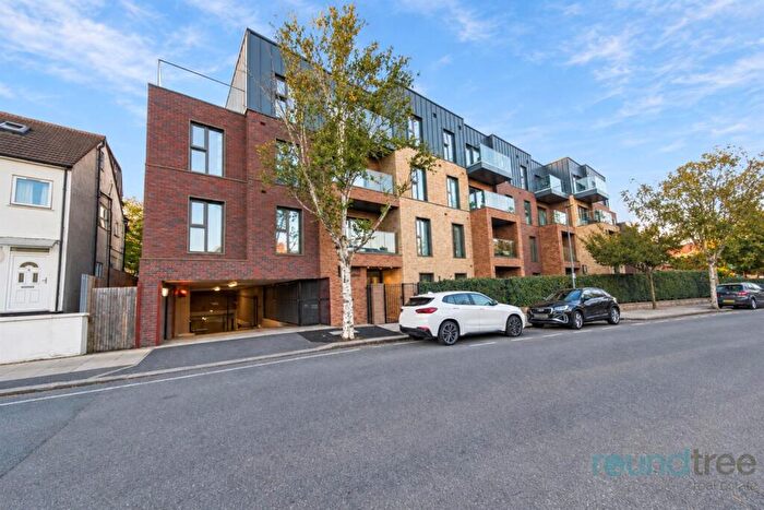 3 Bedroom Apartment For Sale In Spectrum Apartments, Hillview Gardens, Hendon, NW4