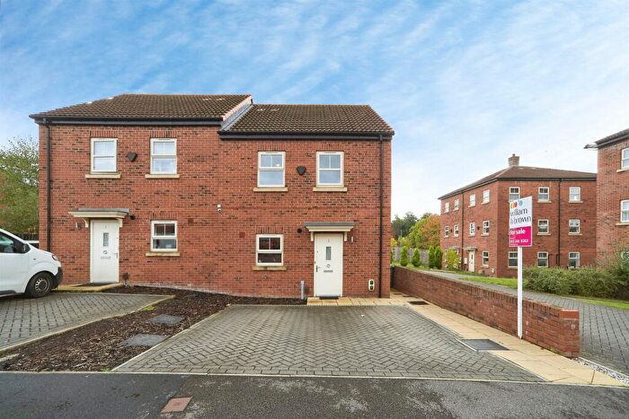 3 Bedroom Semi-Detached House For Sale In Asket Garth, Leeds, LS14