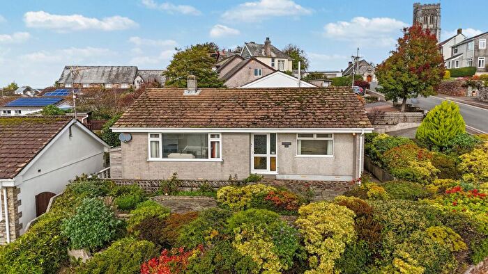 3 Bedroom Detached Bungalow For Sale In Maddever Crescent, Liskeard, PL14