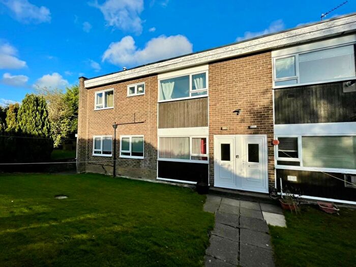 2 Bedroom Flat To Rent In Grove House Court, Roundhay, Leeds, West Yorkshire, LS8