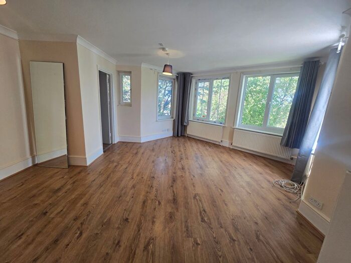 1 Bedroom Flat To Rent In Park Hill, Carshalton, SM5