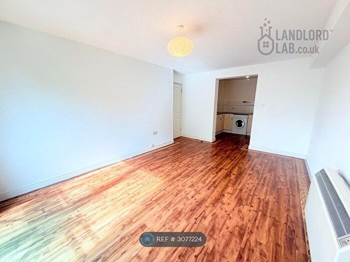 2 Bedroom Flat To Rent In Prebend Way, Bedford, MK40