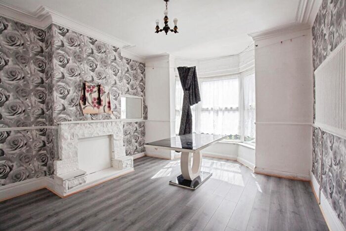 4 Bedroom Terraced House For Sale In Idsworth Road, Sheffield, S5