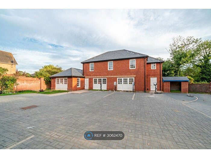 2 Bedroom Flat To Rent In South St, Rochford, SS4