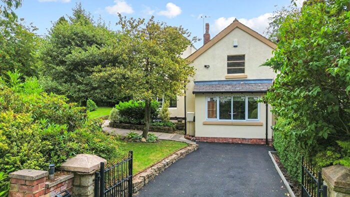 4 Bedroom Link Detached House For Sale In Rainford Road, Dentons Green, WA10
