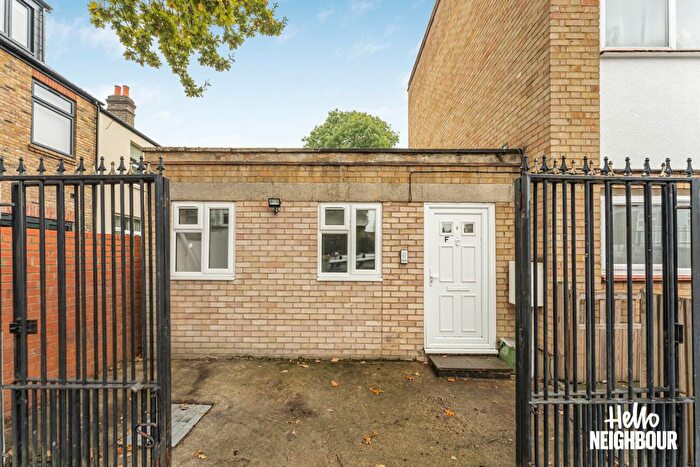 2 Bedroom Flat To Rent In Hereford Road, London, W3
