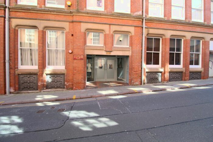 2 Bedroom Flat For Sale In Hounds Gate, Nottingham, NG1