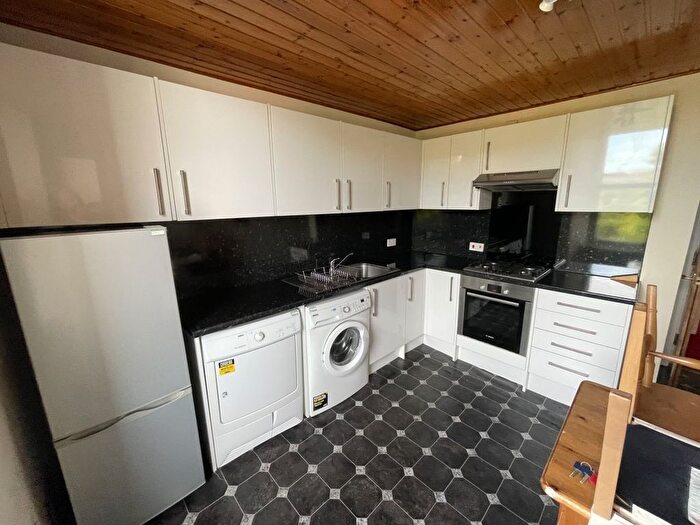 3 Bedroom Flat To Rent In Cross Lane, Dundee, DD1