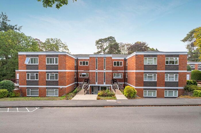 3 Bedroom Flat For Sale In Knole Wood, Sunningdale, SL5