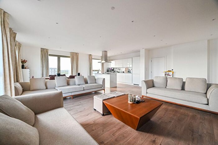 3 Bedroom Flat To Rent In Armada Way, Gallions Reach, London, E6