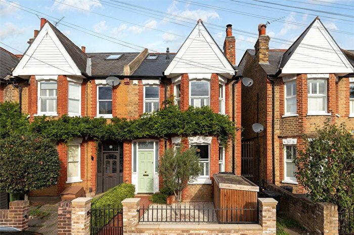 3 Bedroom End Of Terrace House For Sale In Ailsa Avenue, St Margarets, TW1