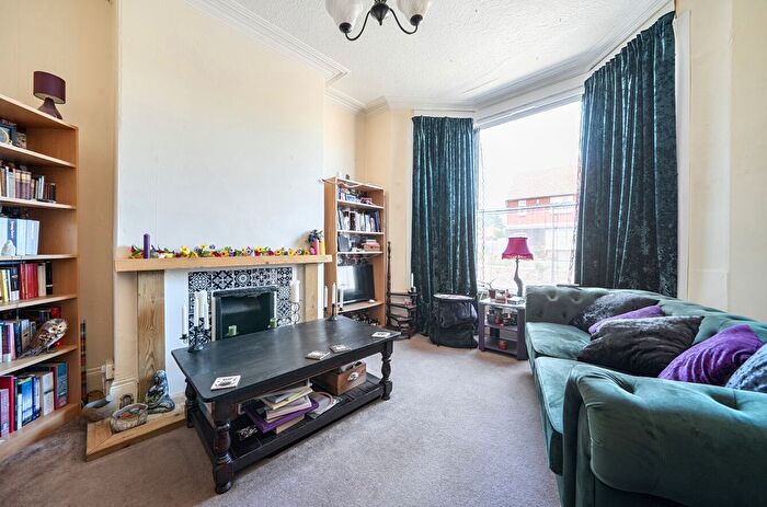 3 Bedroom Terraced House For Sale In Greenway Road, Taunton, Somerset, TA2