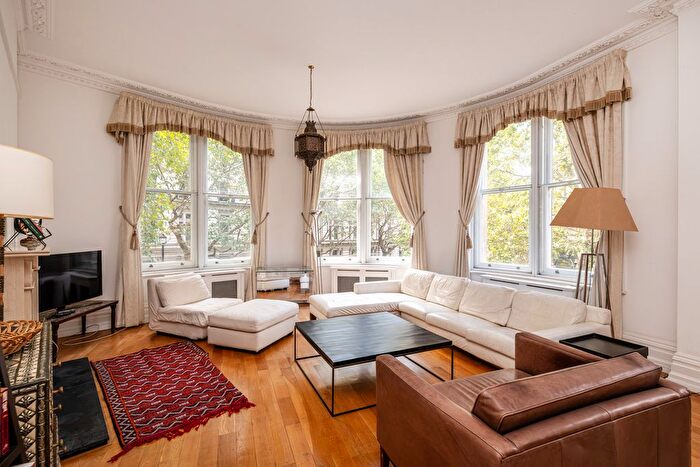 3 Bedroom Flat For Sale In Northumberland Avenue, London, WC2N