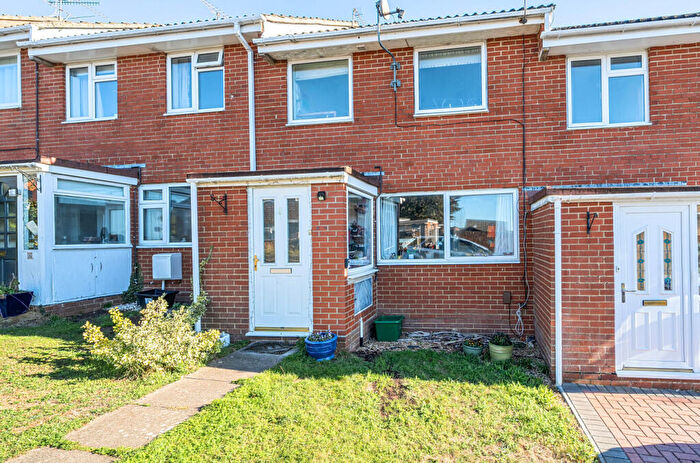 3 Bedroom Terraced House For Sale In Northanger Close, Alton, Hampshire, GU34