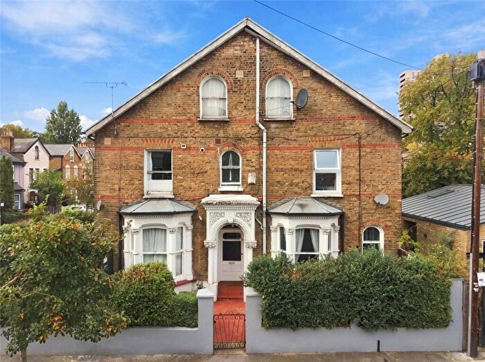 3 Bedroom Flat To Rent In Wakefield Road, Seven Sisters, N15