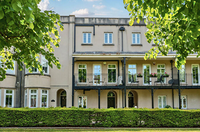 4 Bedroom Terraced House For Sale In The Boulevard, Ingress Park, Greenhithe, Kent, DA9
