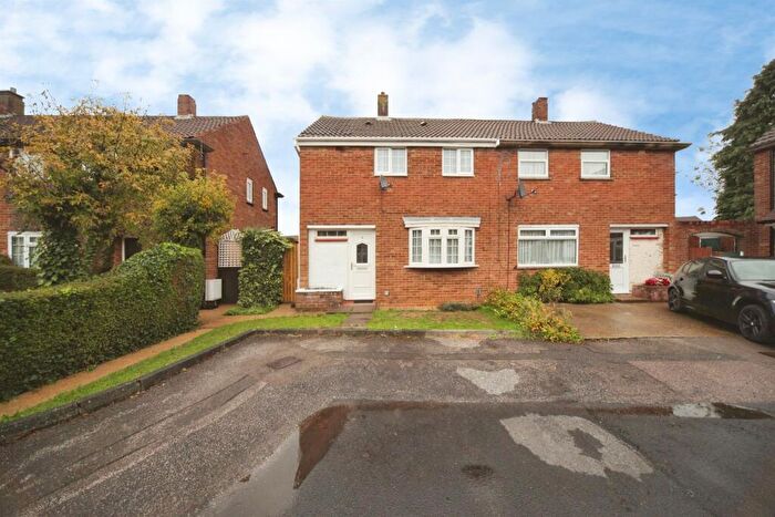 2 Bedroom Semi-Detached House For Sale In Nichols Close, Luton, LU2