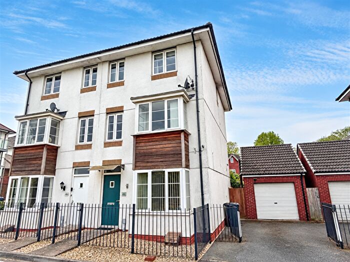 3 Bedroom Semi-Detached House To Rent In Three Bedroom, Semi-Detached House, Exeter, EX2