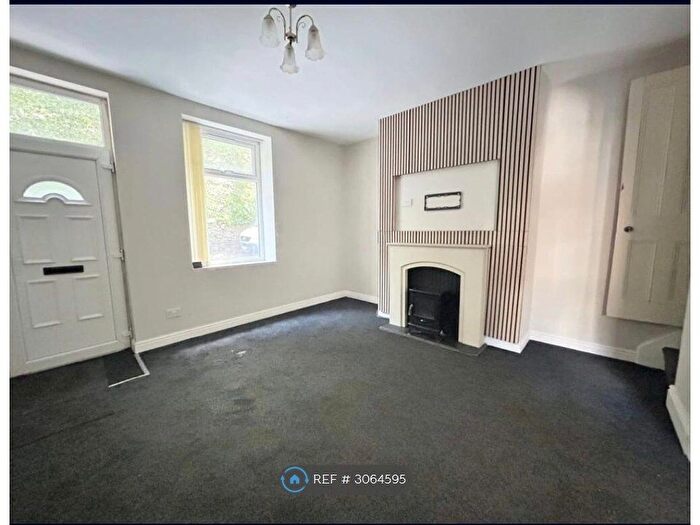 2 Bedroom End Of Terrace House To Rent In Hainworth Wood Road, Keighley, BD21