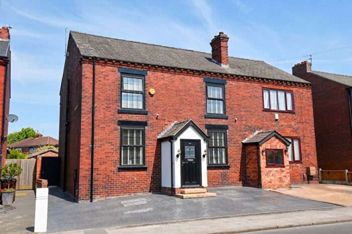 3 Bedroom Semi-Detached House For Sale In Manchester Road, Tyldesley, M29