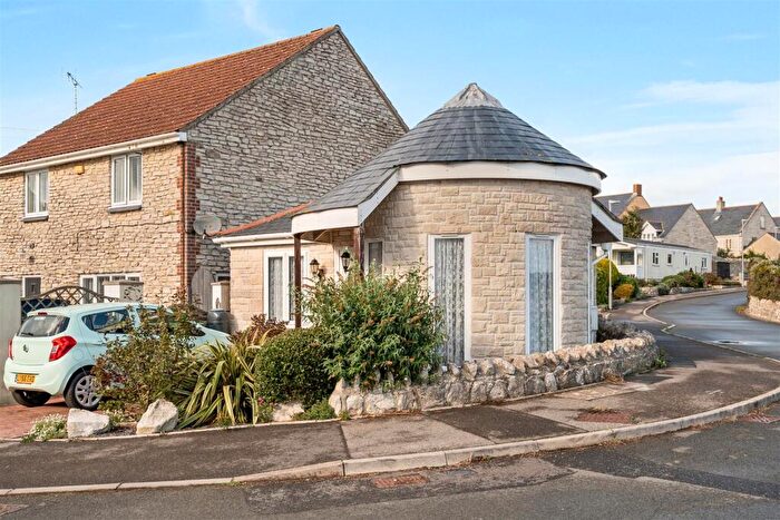 1 Bedroom Bungalow For Sale In Moorfield Road, Portland, DT5