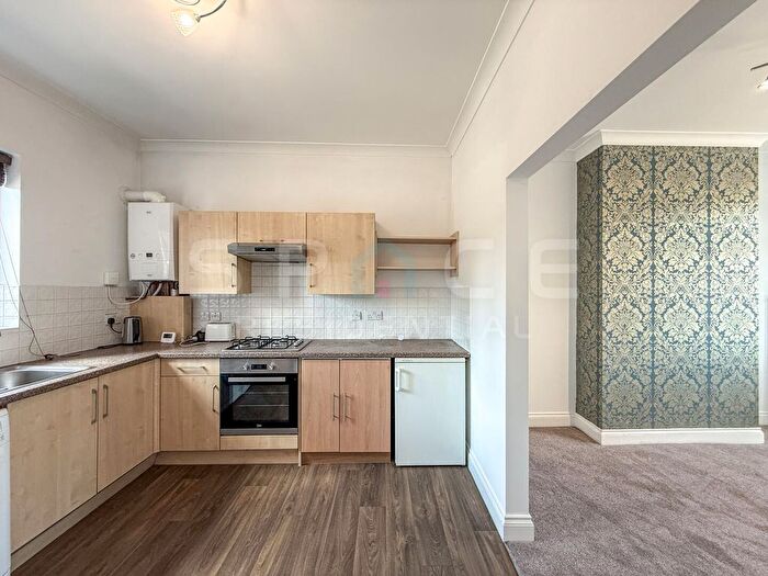 4 Bedroom Flat To Rent In Watford Way, London, NW7