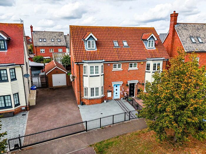 4 Bedroom Semi-Detached House For Sale In Guardian Avenue, North Stifford, Grays, RM16