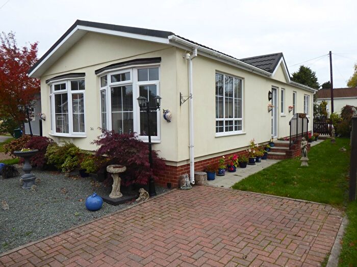 2 Bedroom Mobile/park Home For Sale In Pasadena Park, East Hill Road, Knatts Valley, Sevenoaks, Kent, TN15