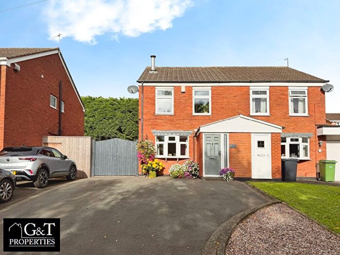 3 Bedroom Semi-Detached House For Sale In Evesham Rise, Dudley, DY2